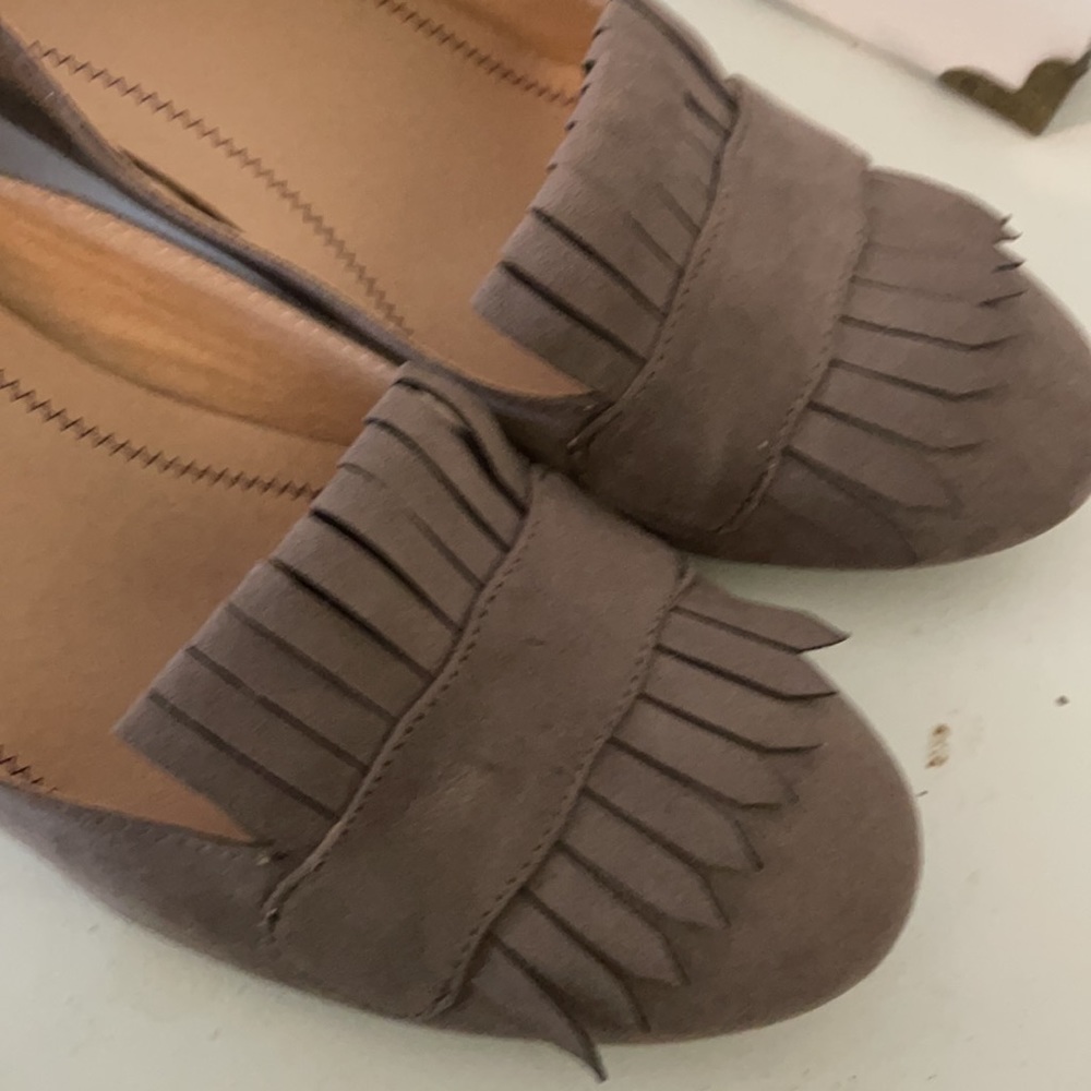 Chinese Laundry | Like New Neutral Taupe Brown Suede Heels | 8.5